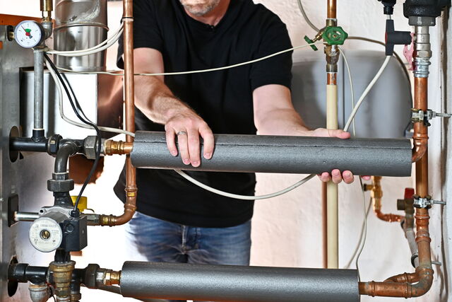 Energetische Sanierung: Heizungsrohre isoliere